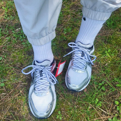 뉴발란스 860V2 런닝화 추천 및 사이즈 팁을 확인하세요. 에디터 픽 최저가 정보와 인기 색상 모델, 실구매자 후기까지 꼼꼼하게 정리했습니다.